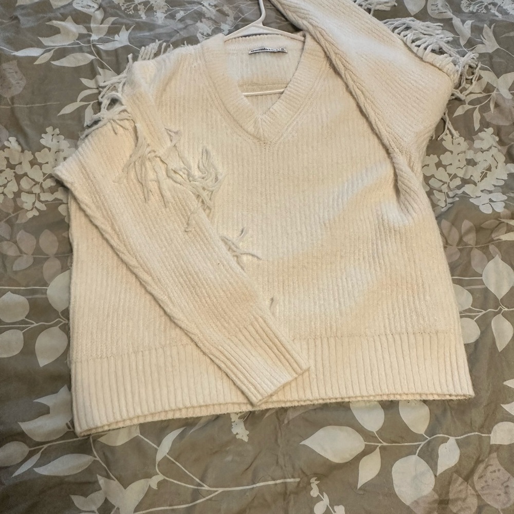 Abercrombie and Fitch Fringe dad V neck Sweater